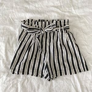 2/$40💜 CLOSET CLEAN OUT: Dynamite linen striped shorts with belt